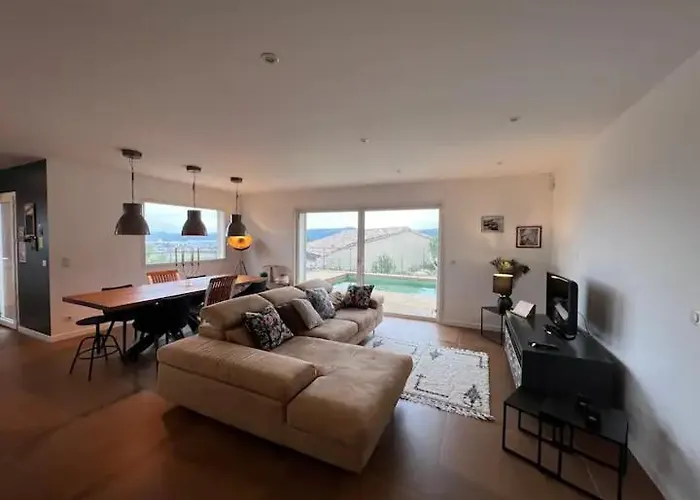 Contemporaine Avec Piscine *
