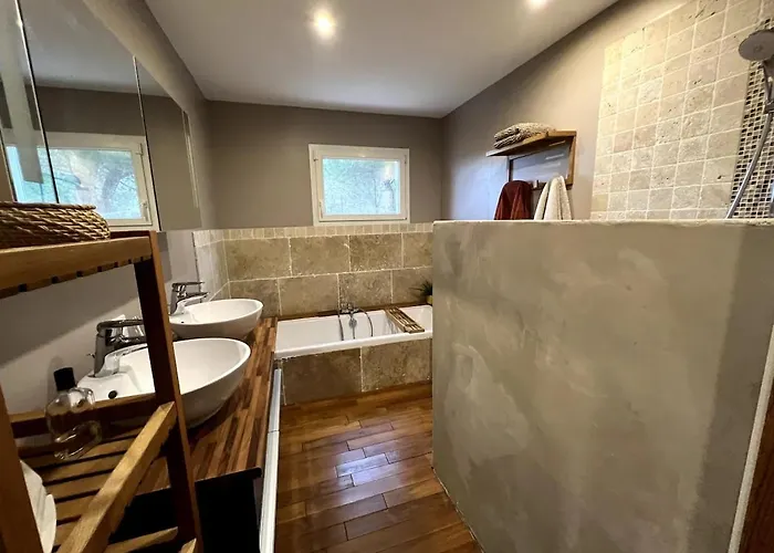 Villa Contemporaine Avec Piscine *